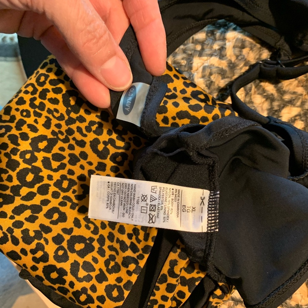 Old navy Women’s swim bottoms and swim top - brand new never worn - Picture 4 of 7